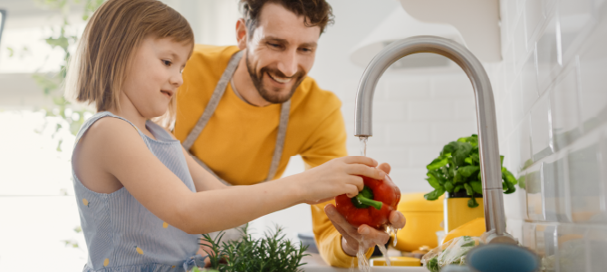 Intro to Anthocyanins In-Article Image 02 washing food that include anthocyanins