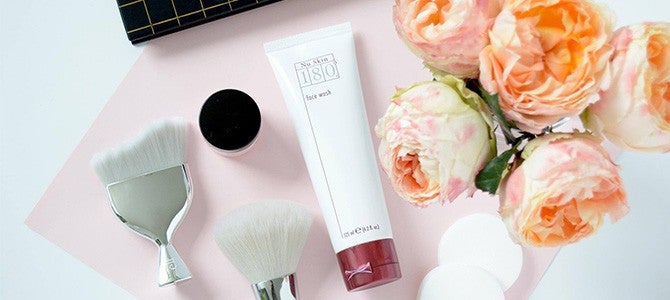 LumiSpa-180 article - image 02 Nu Skin 180 Face Wash with flowers and makeup brushes